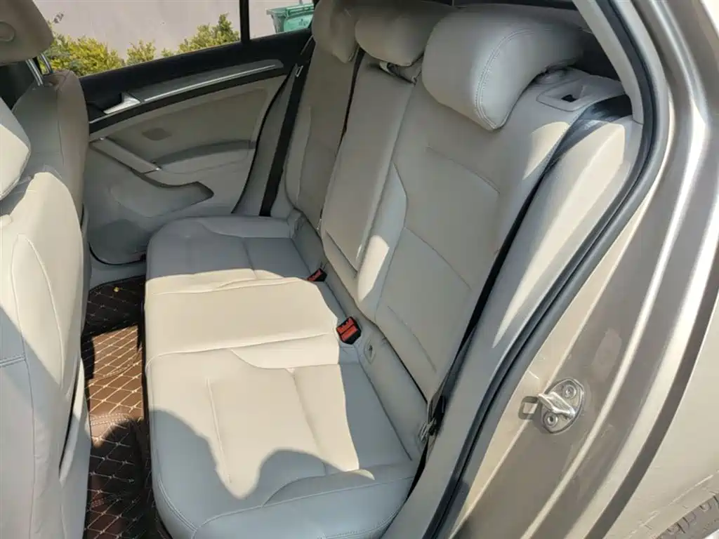 Volkswagen Golf 2016 230TSI Manual Comfort фото 17