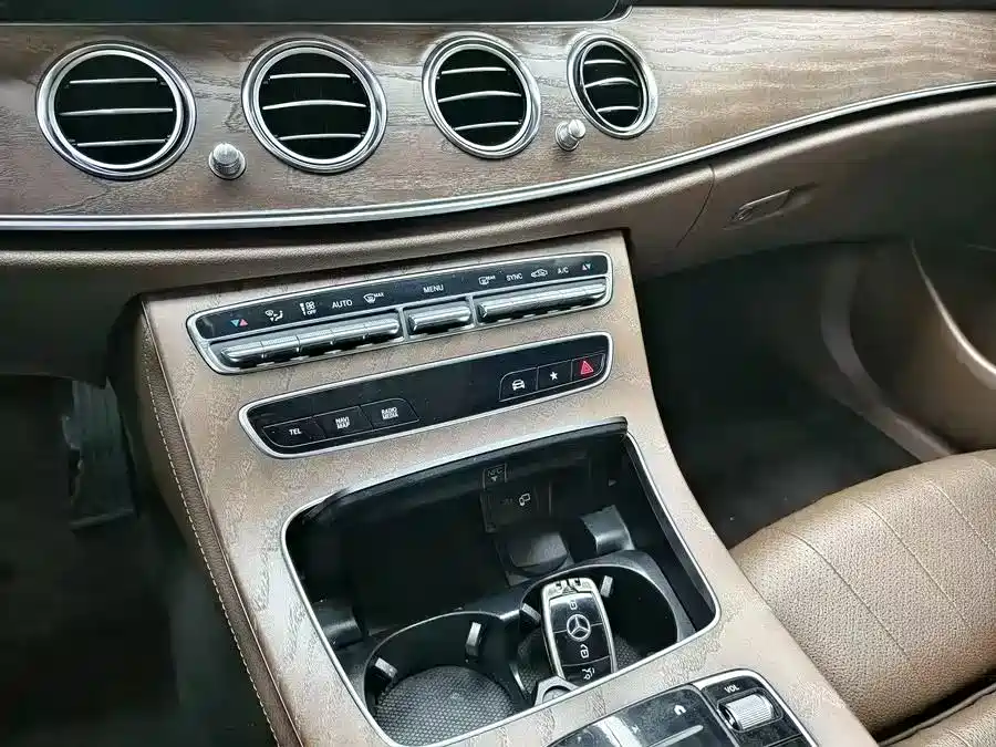 Mercedes-Benz E-Class 2022 E 260 L фото 8