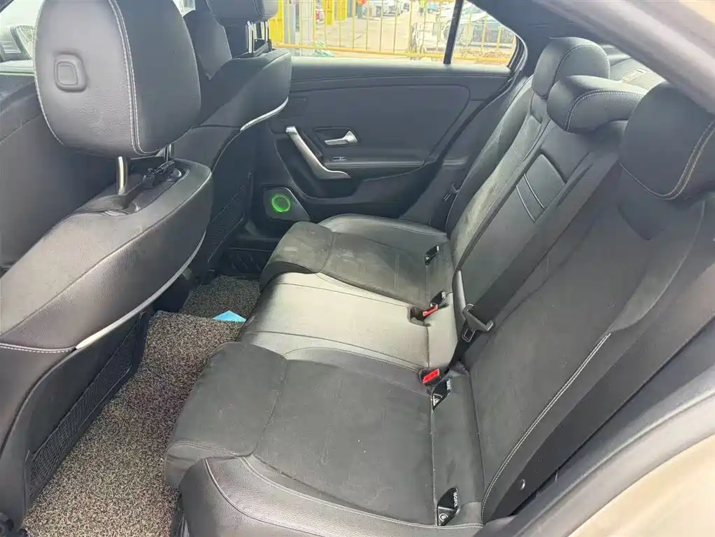 Mercedes-Benz A-Class 2019 A 180 L Sport Sedan фото 6
