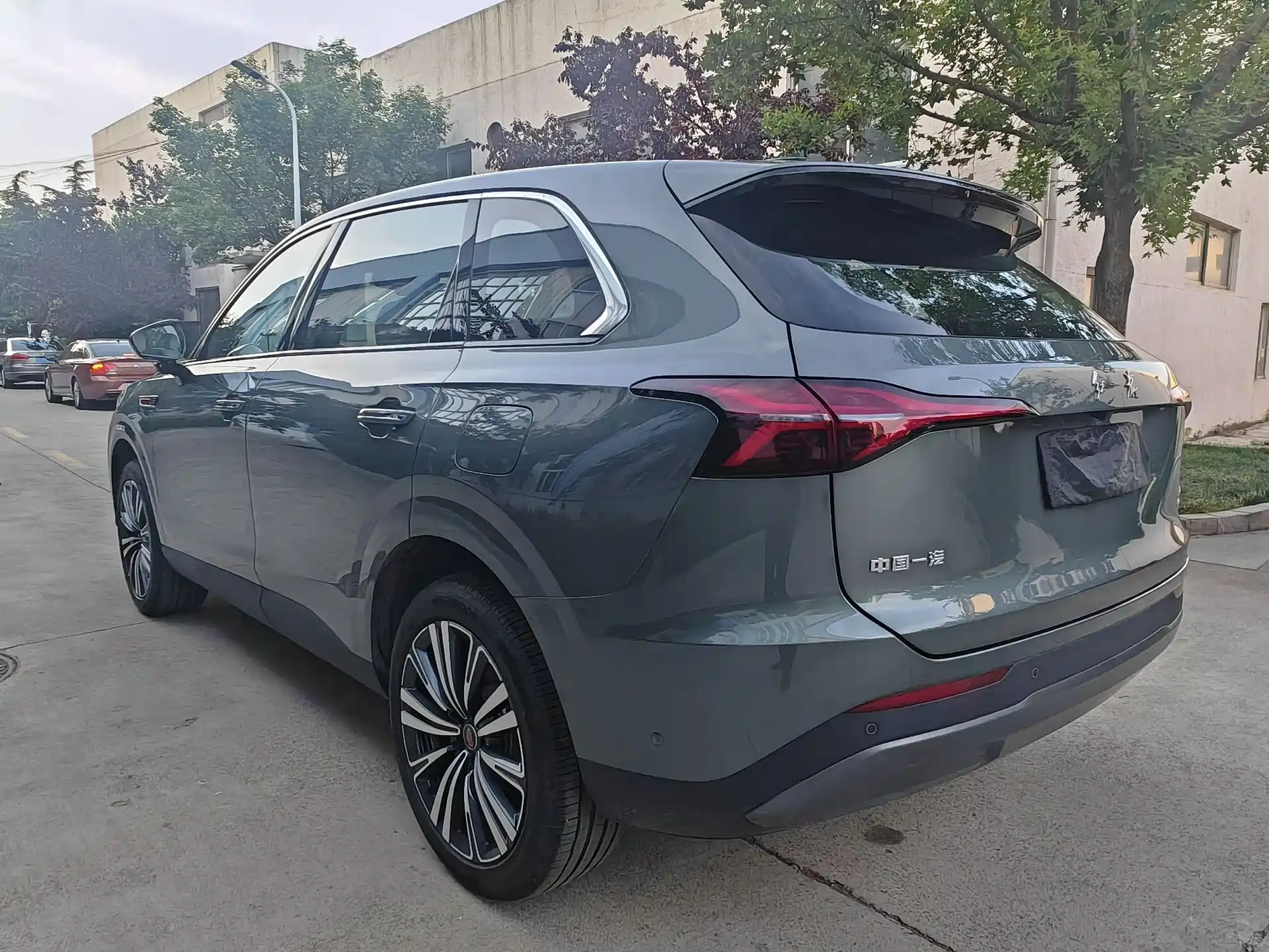 Фото 7 - Hongqi HS6 PHEV