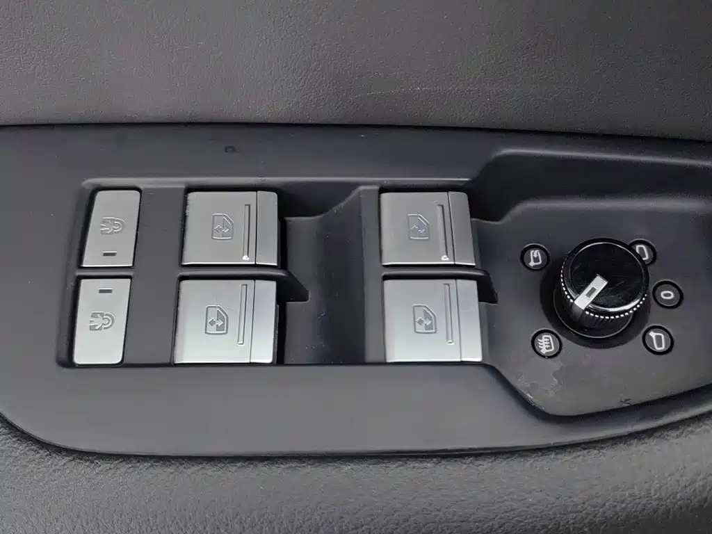 Фото 9 - Audi A6L