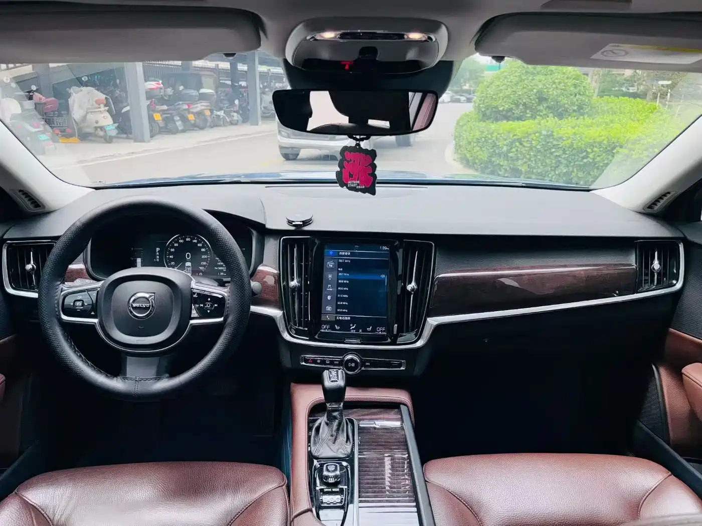 Фото 8 - Volvo S90