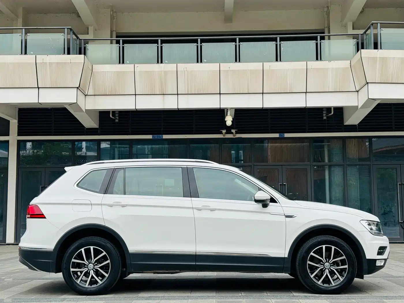 Volkswagen Tiguan L 2017 330TSI Automatic 2WD Luxury Edition фото 5