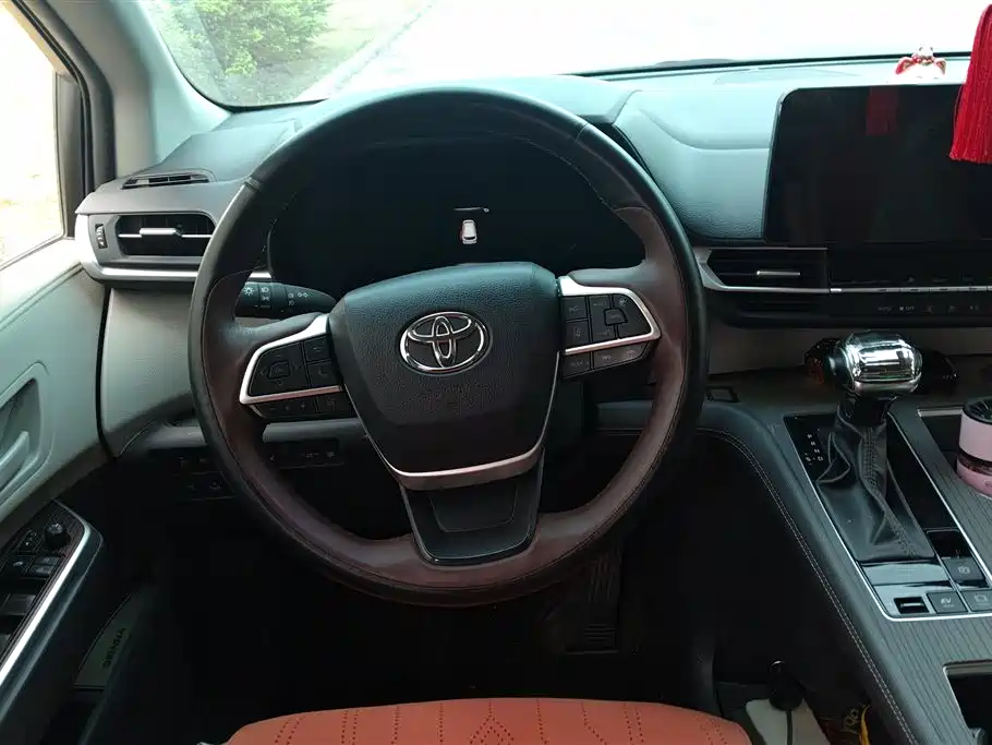 Toyota Sienna 2024 2.5L Hybrid Comfort Edition фото 15