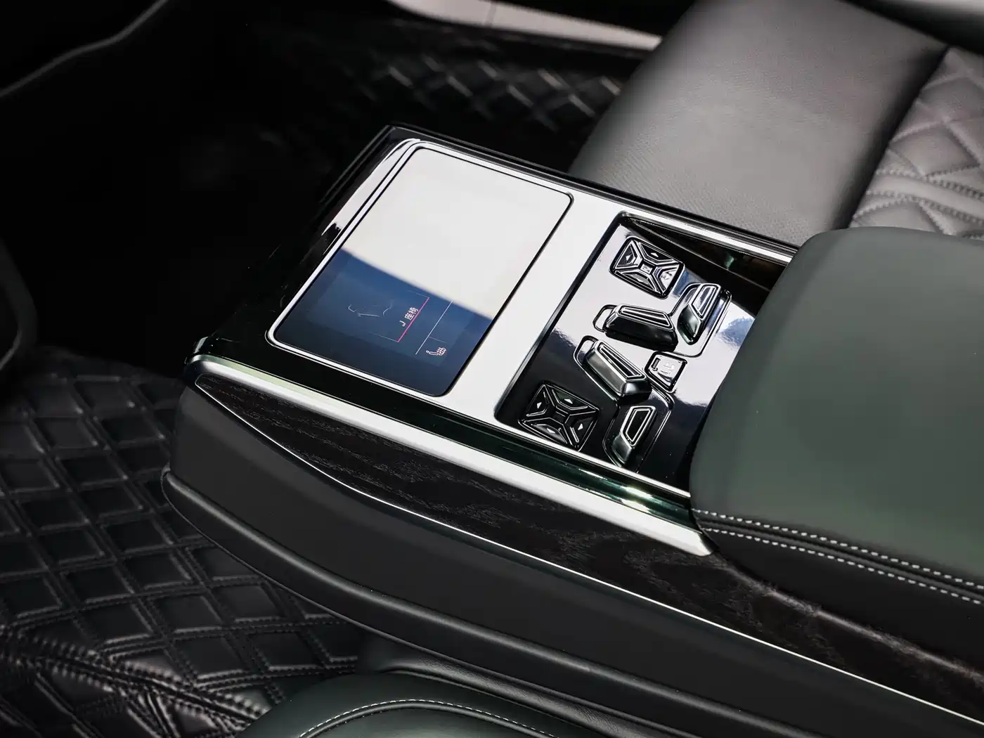 Audi A8 2023 A8L 50 TFSI quattro Exclusive фото 23
