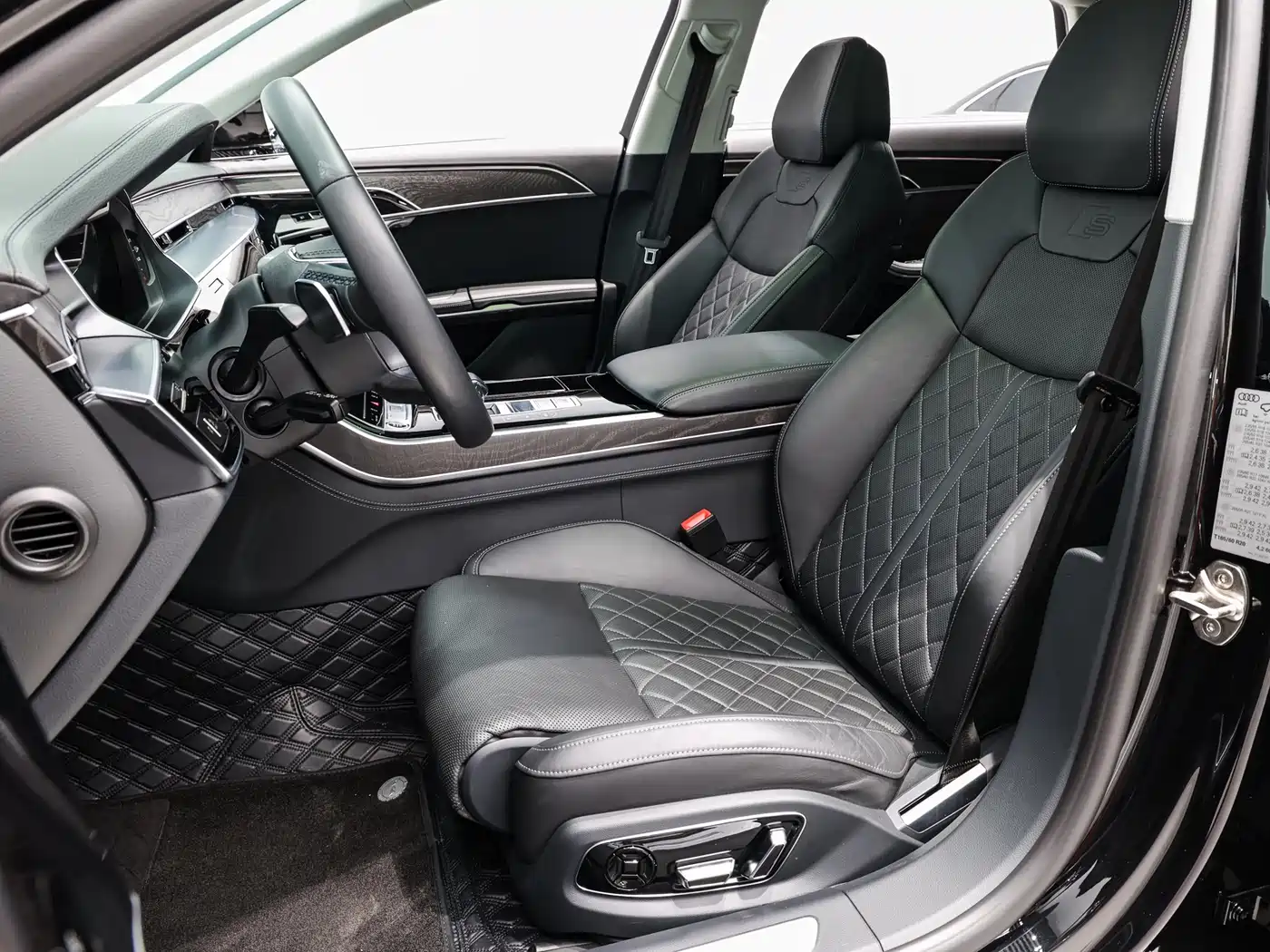 Audi A8 2023 A8L 50 TFSI quattro Exclusive фото 10