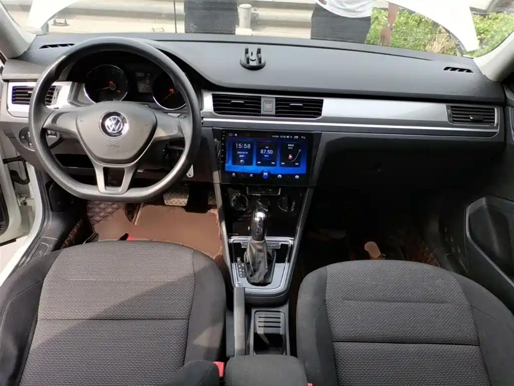 VOLKSWAGEN BORA