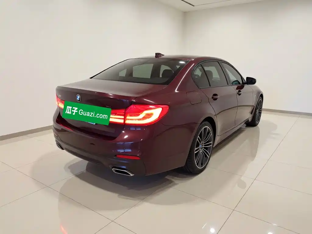 Photo 4 - BMW 5 Series