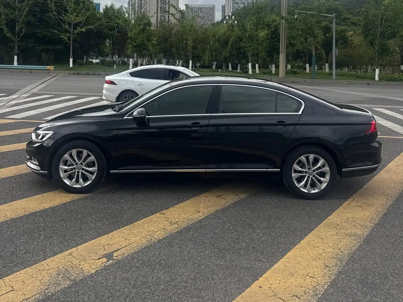 Volkswagen Magotan 2018 Facelift 330TSI DSG Luxury фото 3