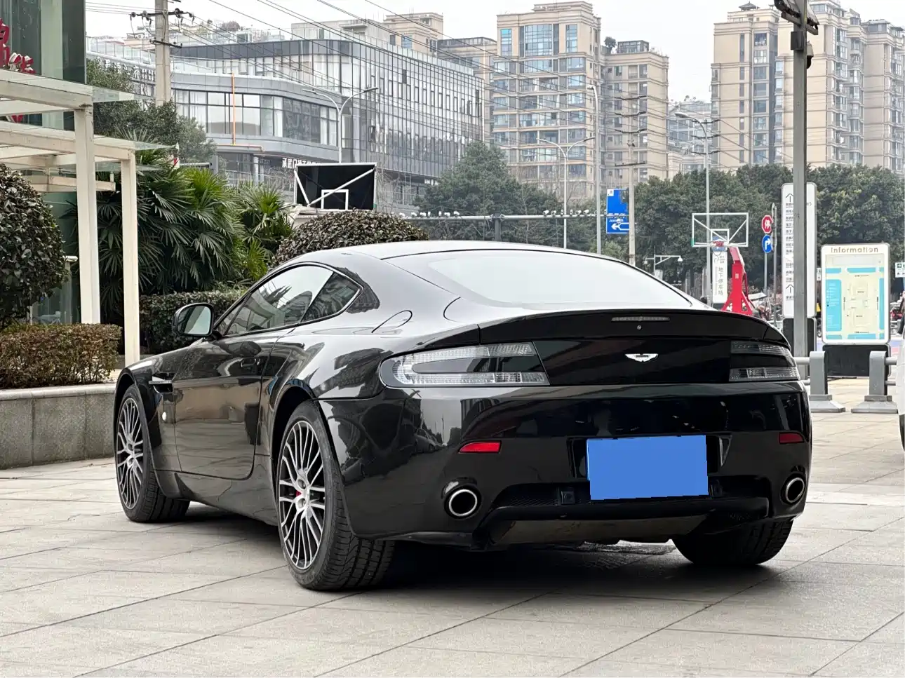 Aston Martin V8 Vantage 2011 4.7L Sportshift Coupe фото 7
