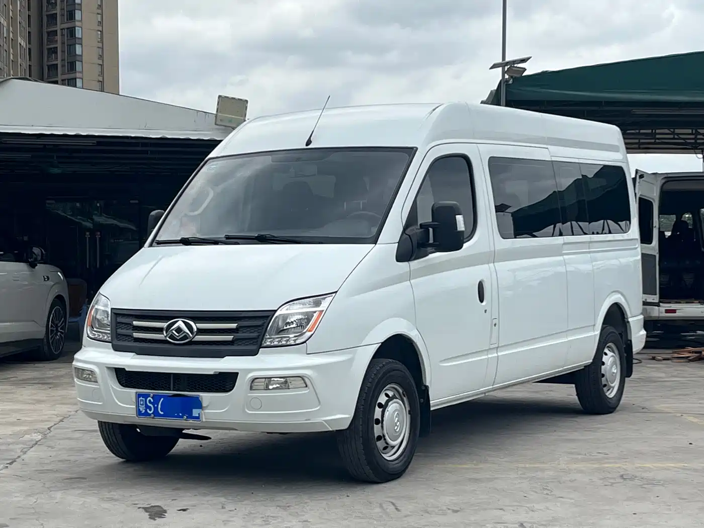 SAIC Maxus Xintu V80 2023 2.0T PLUS Manual All-round King Long Wheelbase Medium Roof 6/7/8/9-seater