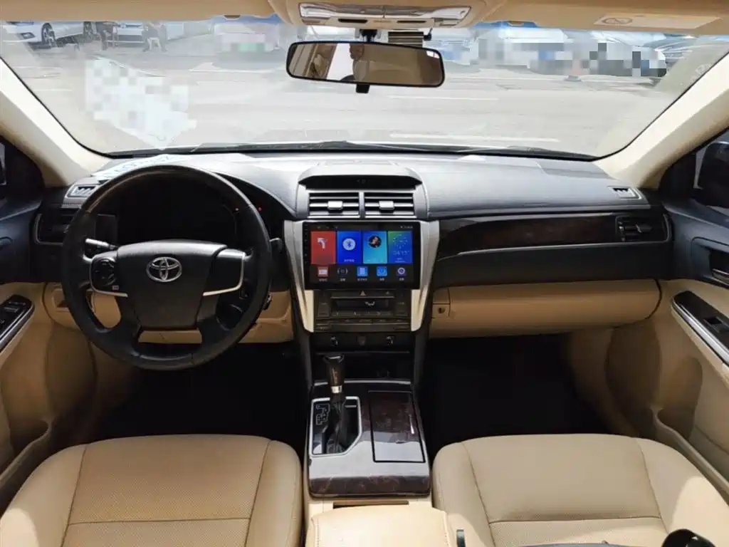 Toyota Camry 2016 2.0G 10th Anniversary Leading Edition фото 10