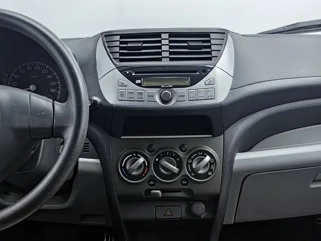 Фото 12 - Suzuki Alto