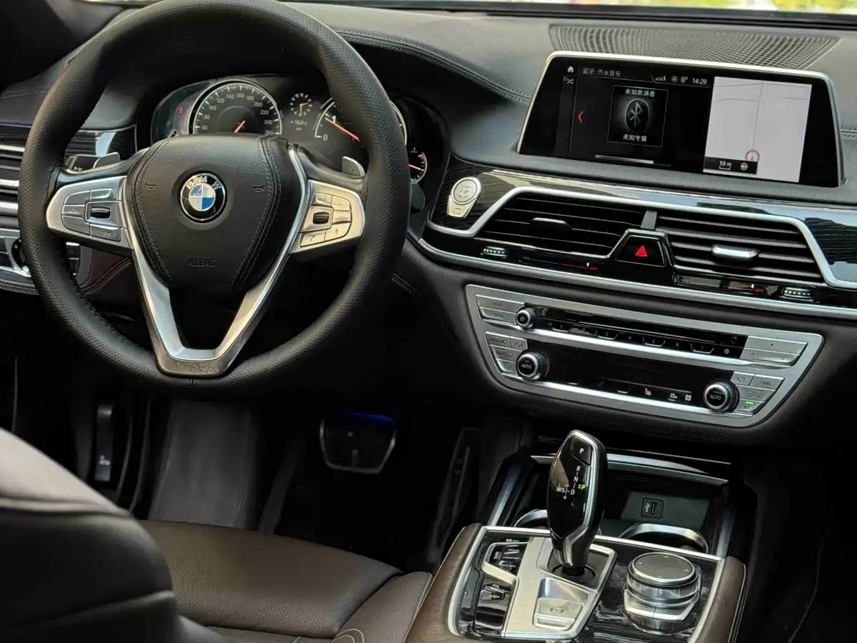 BMW 7 Series 2018 730Li Leading Type M Sport Package фото 14