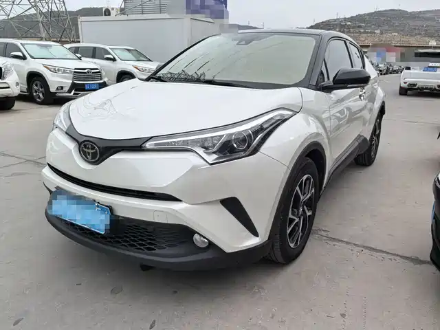 Toyota C-HR 2020 Model 2.0L Leading