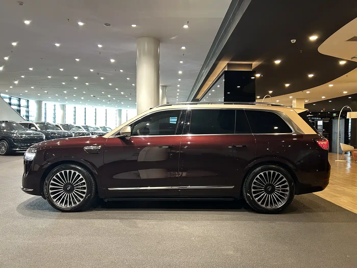 AITO Wenjie AITO M9 2025 Extended Range Ultra 52kWh 6-Seater фото 5