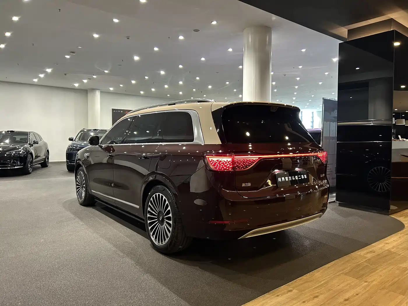 AITO Wenjie AITO M9 2025 Extended Range Ultra 52kWh 6-Seater фото 21