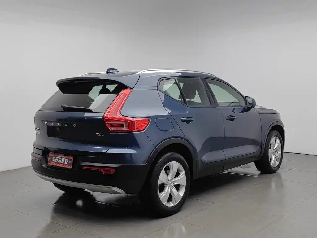 Photo 2 - Volvo XC40