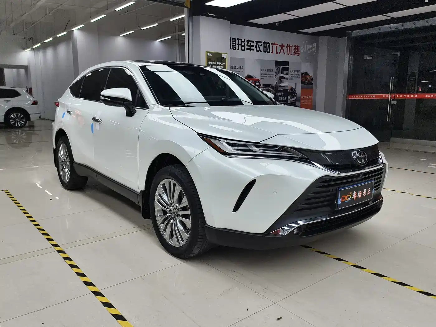 Toyota Lingfang HARRIER 2022 2.0L CVT 2WD Premium Edition фото 3