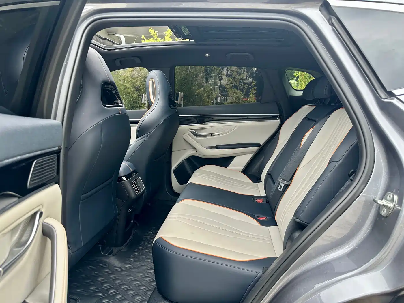 BYD Song PLUS PHEV 2023 Champion Edition DM-i 110KM Flagship фото 8