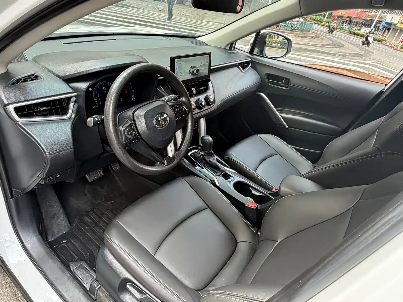 Toyota Corolla Cross 2023 2.0L Pioneer Edition фото 7