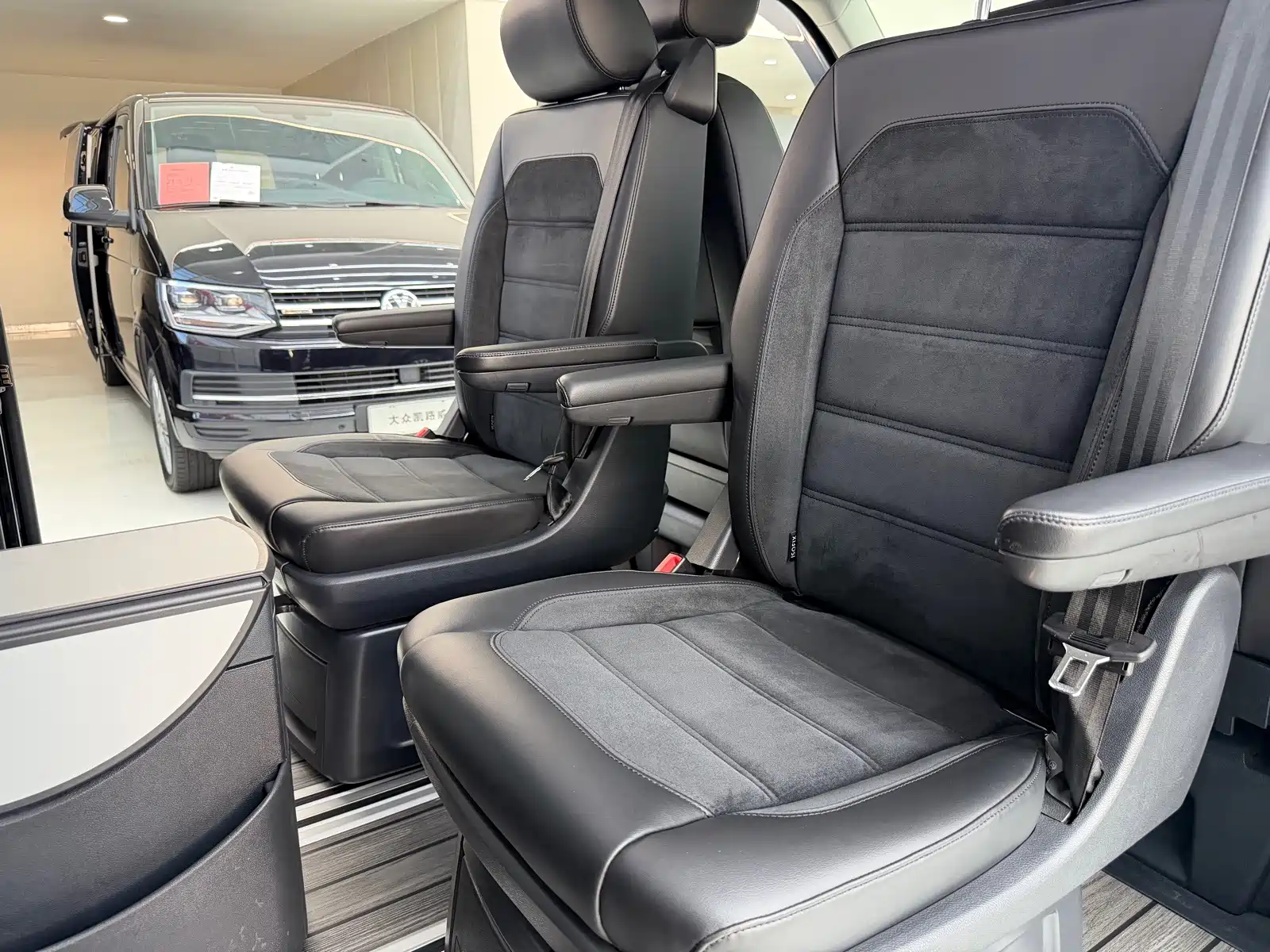 Photo 20 - Volkswagen Multivan