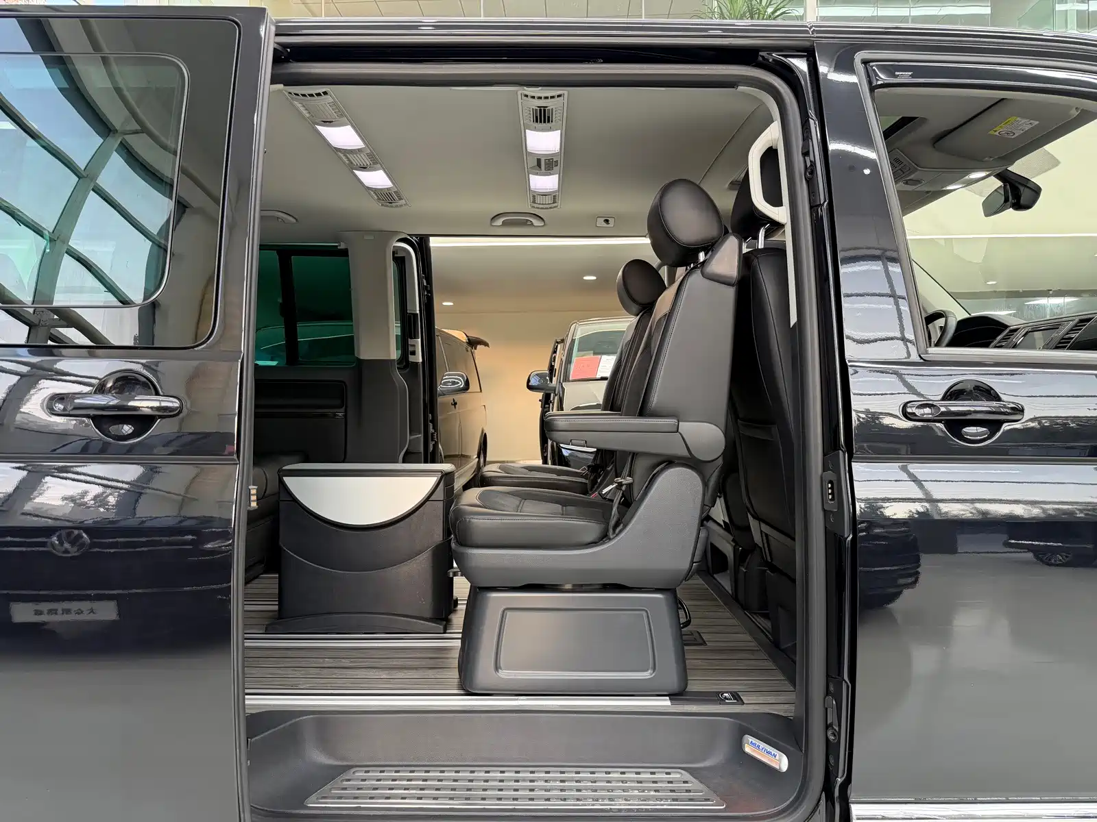 Photo 18 - Volkswagen Multivan