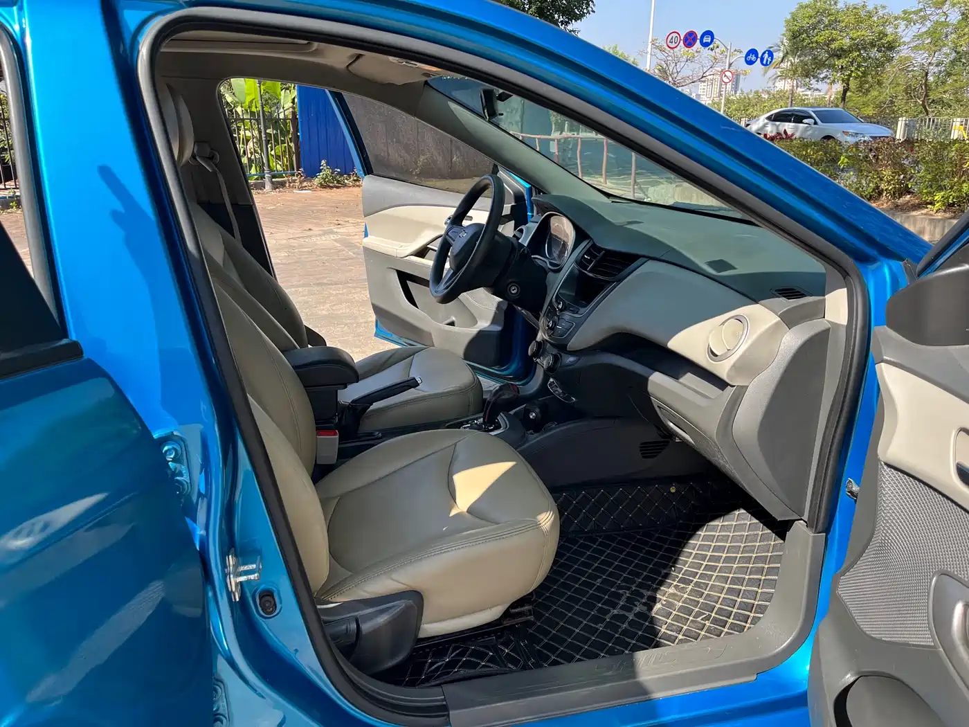 Chevrolet Sail 2015 Sail 3 1.5L AMT Happiness Sunroof Edition фото 10