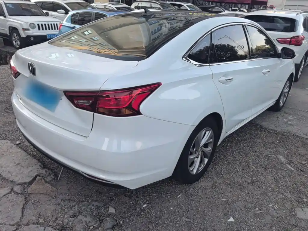 Changan Raeton CC 2019 2018 1.5T Manual Elegance Starry Sky Edition China V