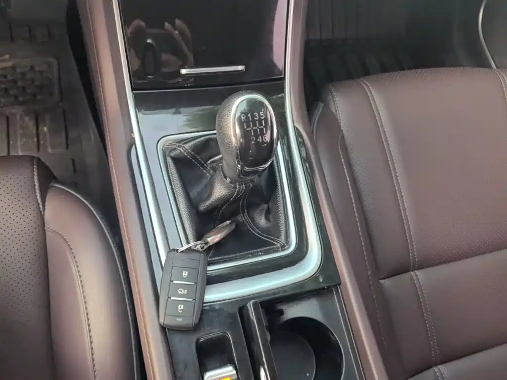 Changan Raeton CC 2019 2018 1.5T Manual Elegance Starry Sky Edition China V