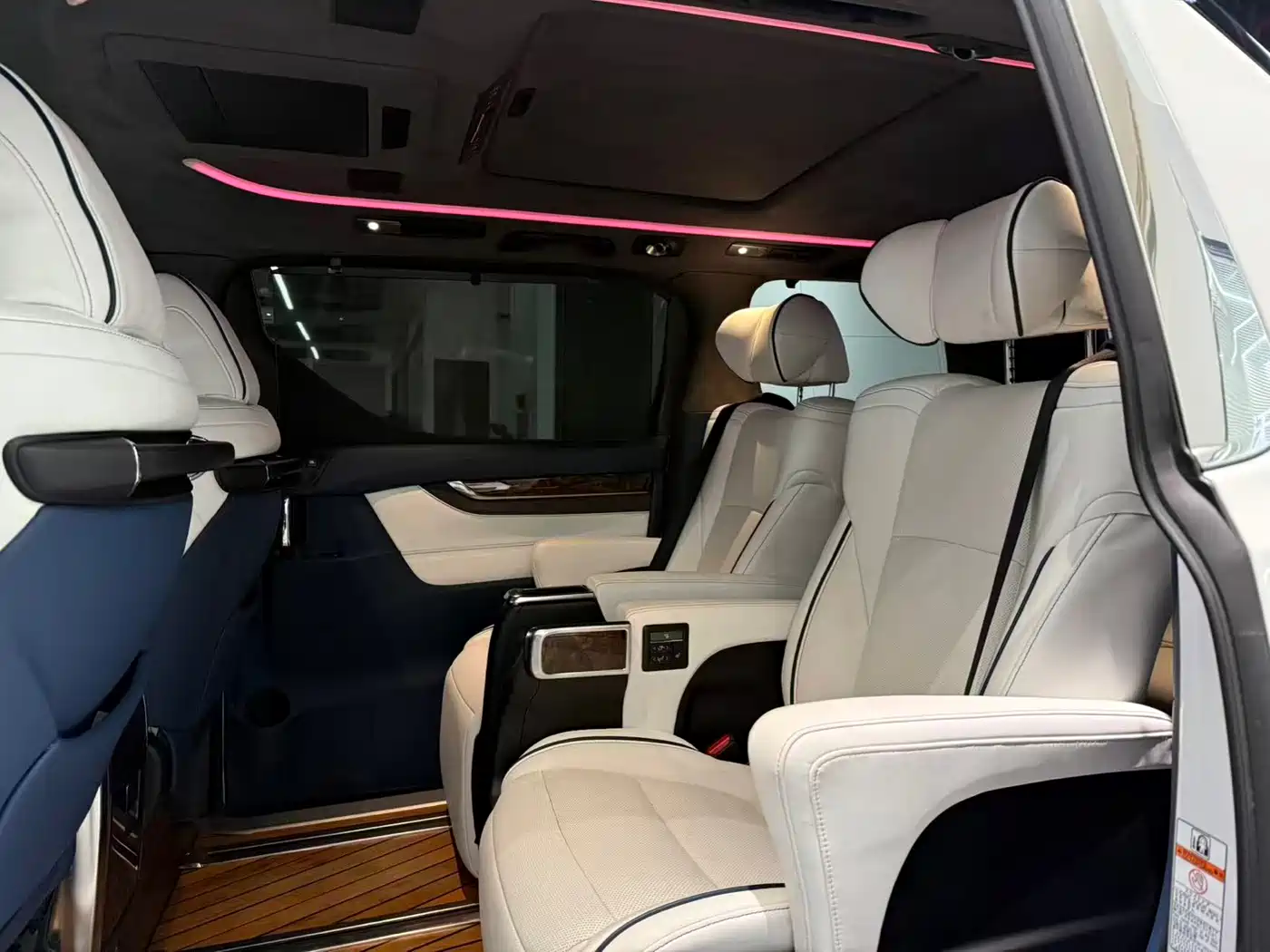 Toyota Alphard 2021 Hybrid 2.5L Luxury фото 10