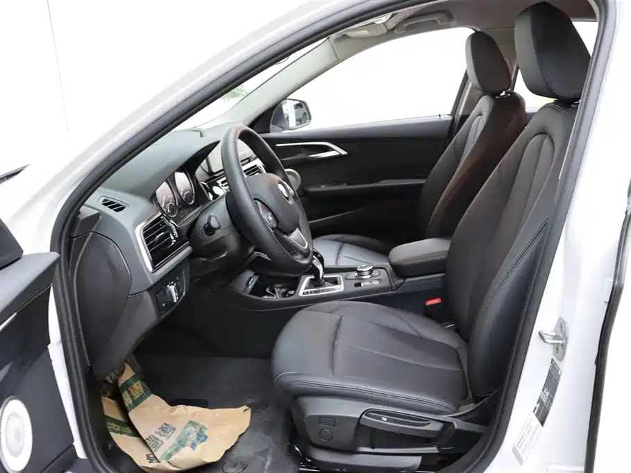 BMW 1 Series 2023 120i M Sport фото 13