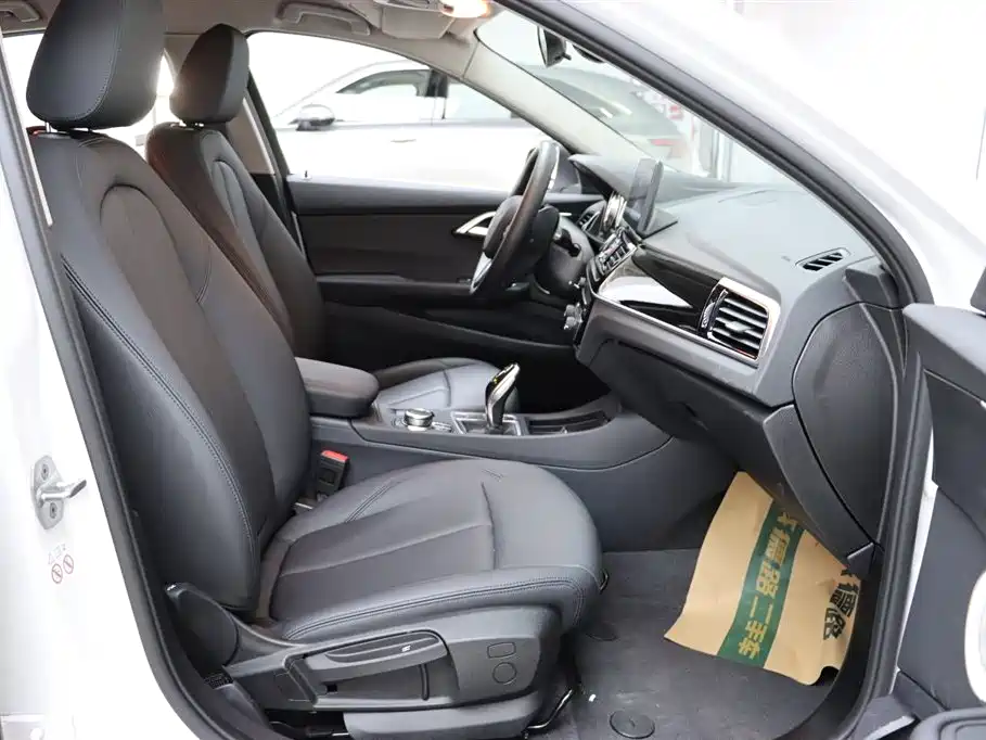 BMW 1 Series 2023 120i M Sport фото 17