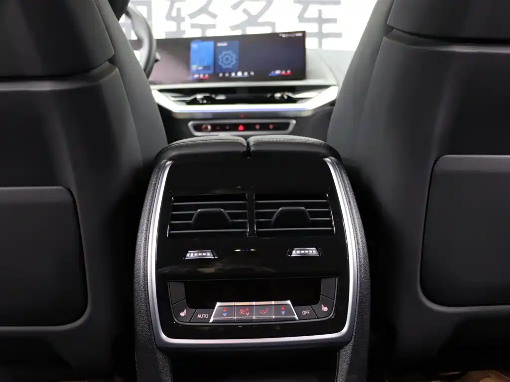 BMW XM 2023 50e фото 27