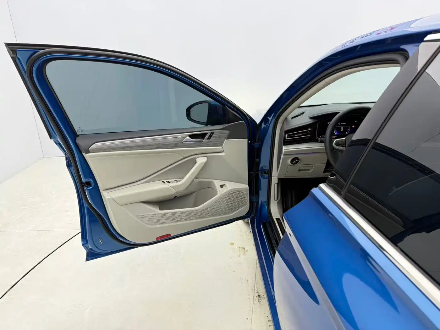 Volkswagen Sagitar 2023 Model Year 280TSI DSG Surpass Edition фото 22