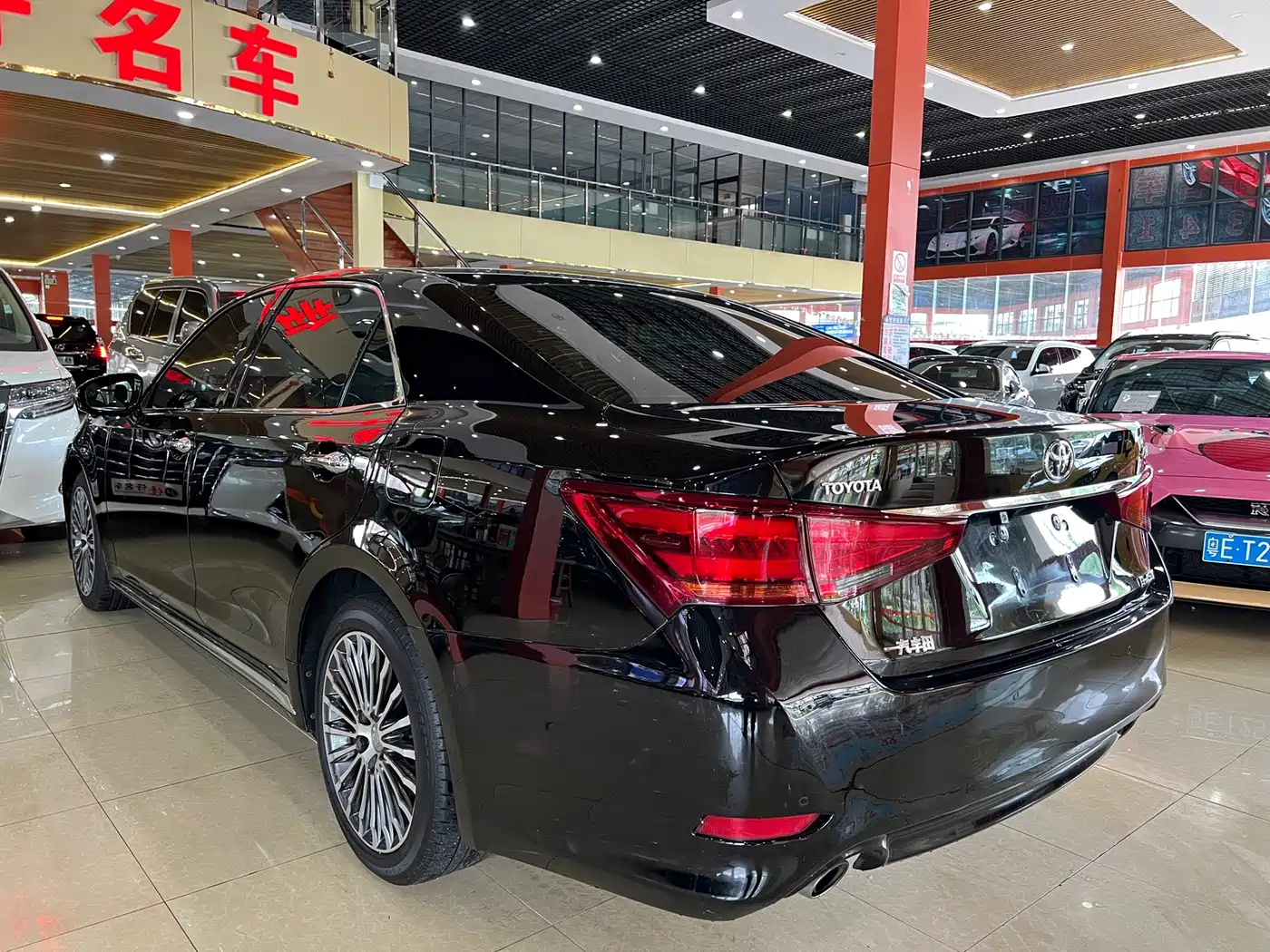 Фото 4 - Toyota Crown