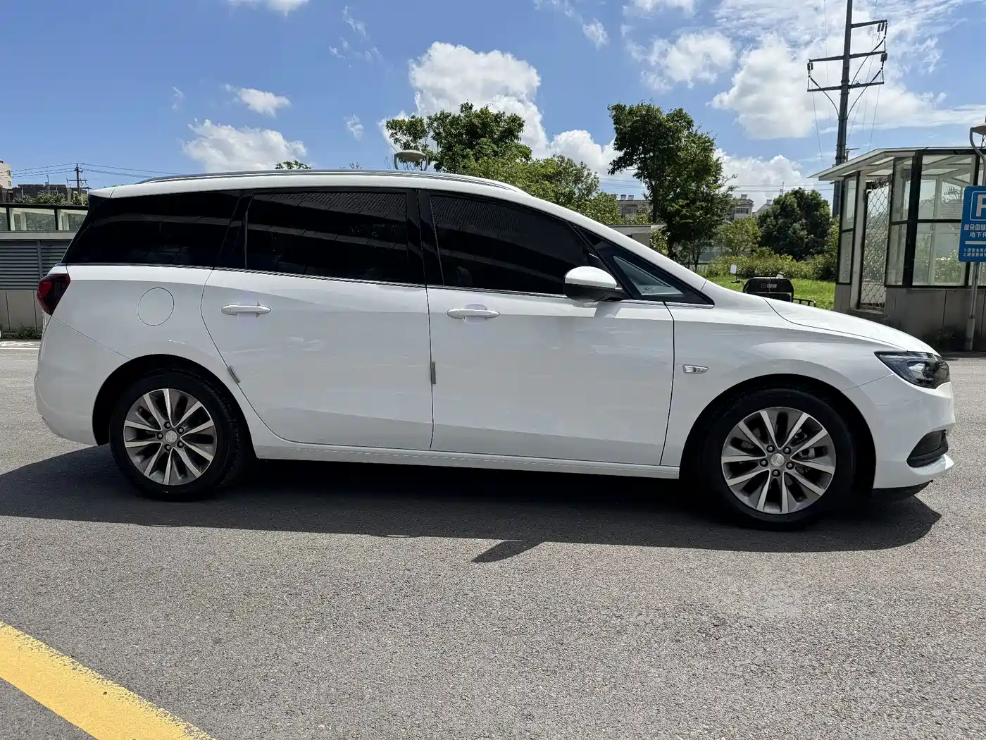 Фото 21 - Buick GL6