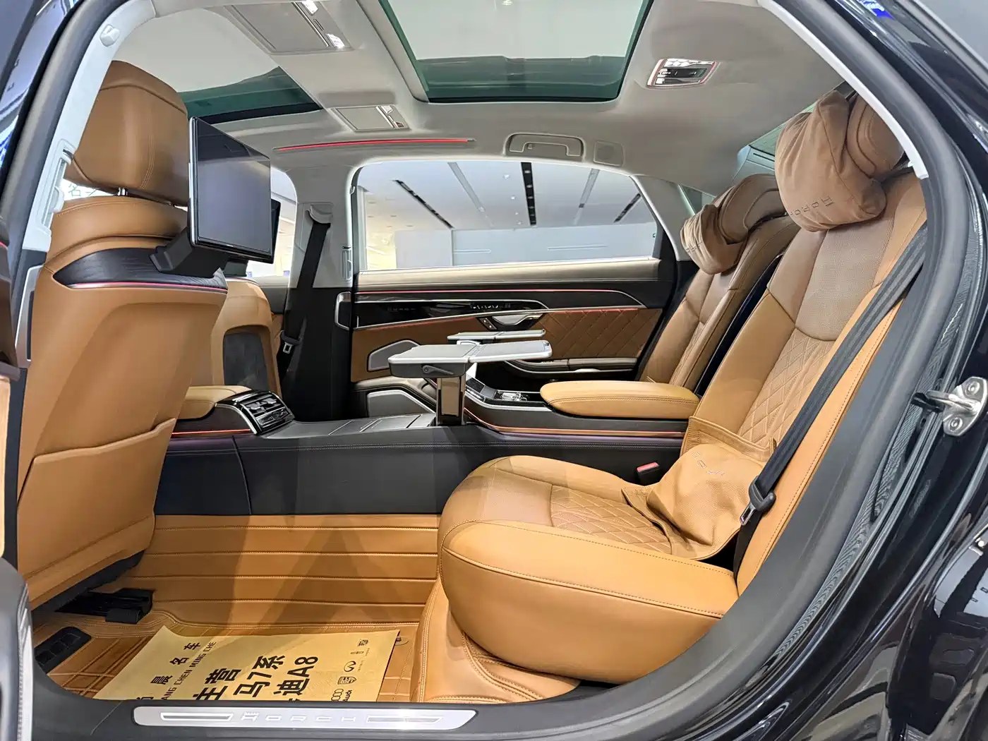 Photo 12 - Audi A8