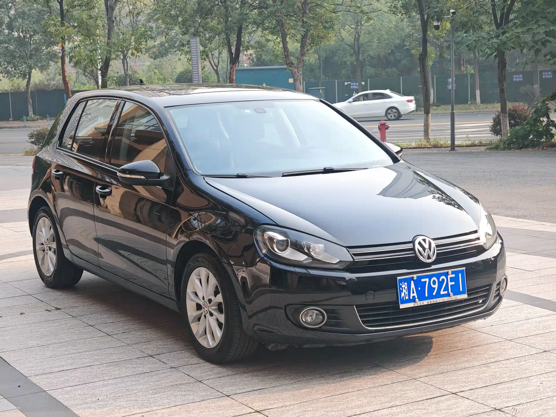 Фото 3 - Volkswagen Golf