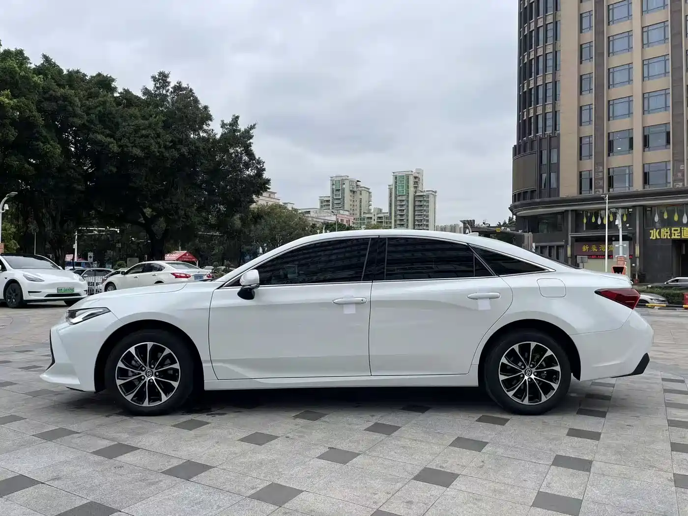 Toyota Avalon 2023 2.0L Premium Selection фото 4