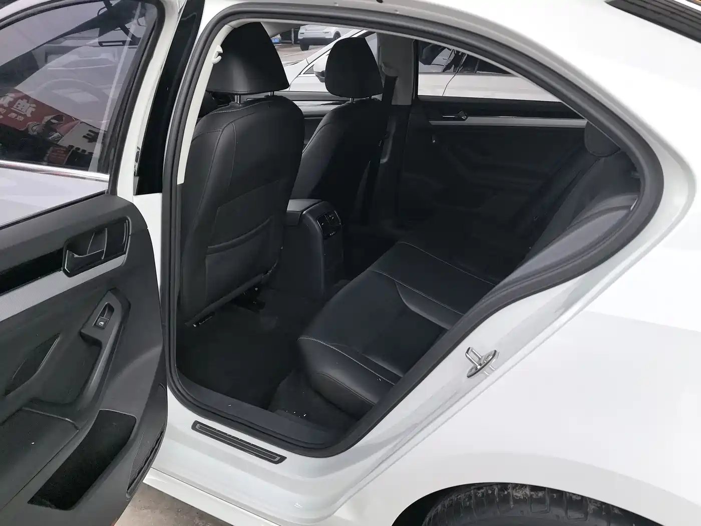 Volkswagen Sagitar 2018 280TSI DSG Spark Edition фото 8