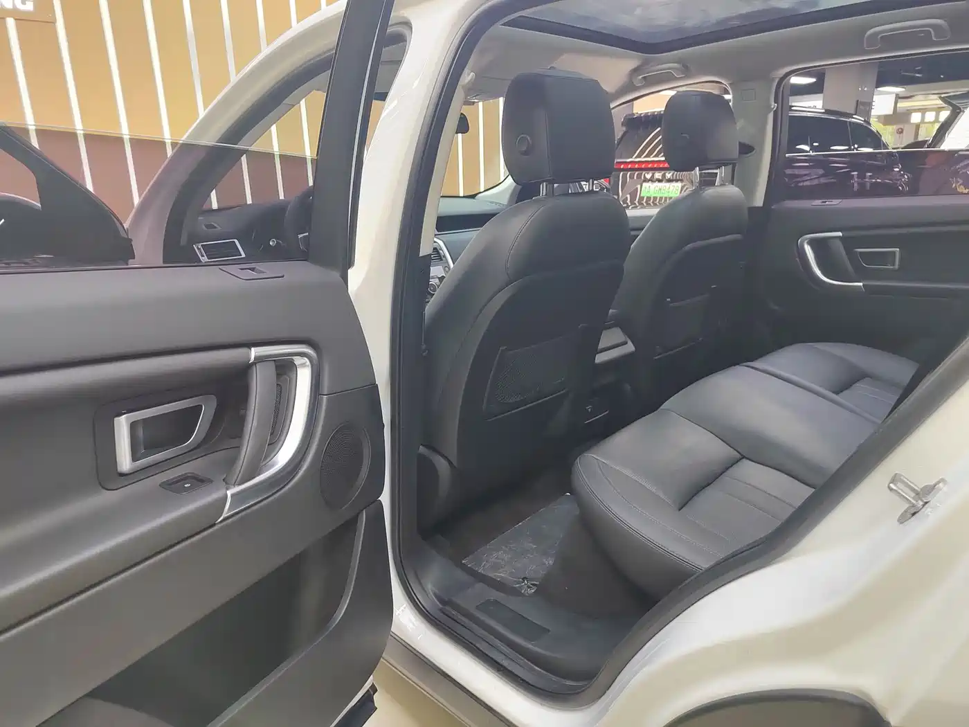Land Rover Discovery Sport 2018 240PS SE Edition фото 13