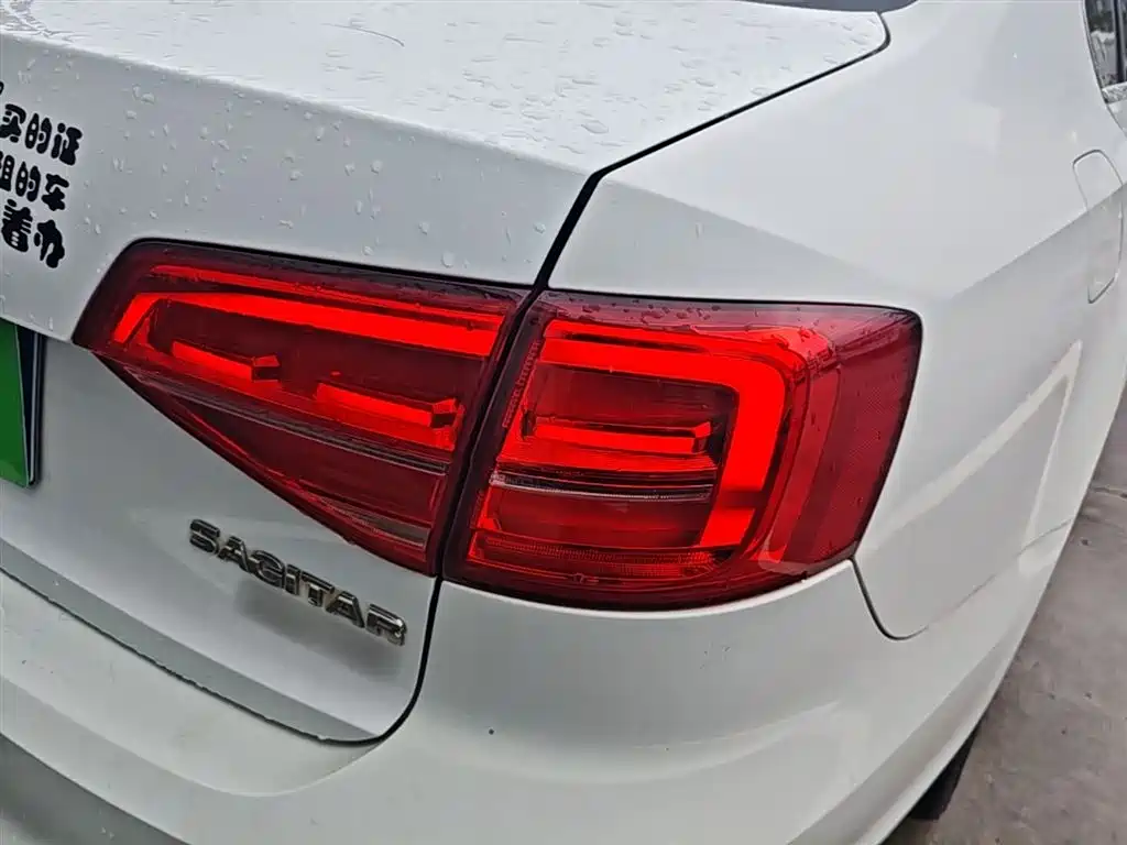 Volkswagen Sagitar 2015 230TSI Automatic Comfort фото 8