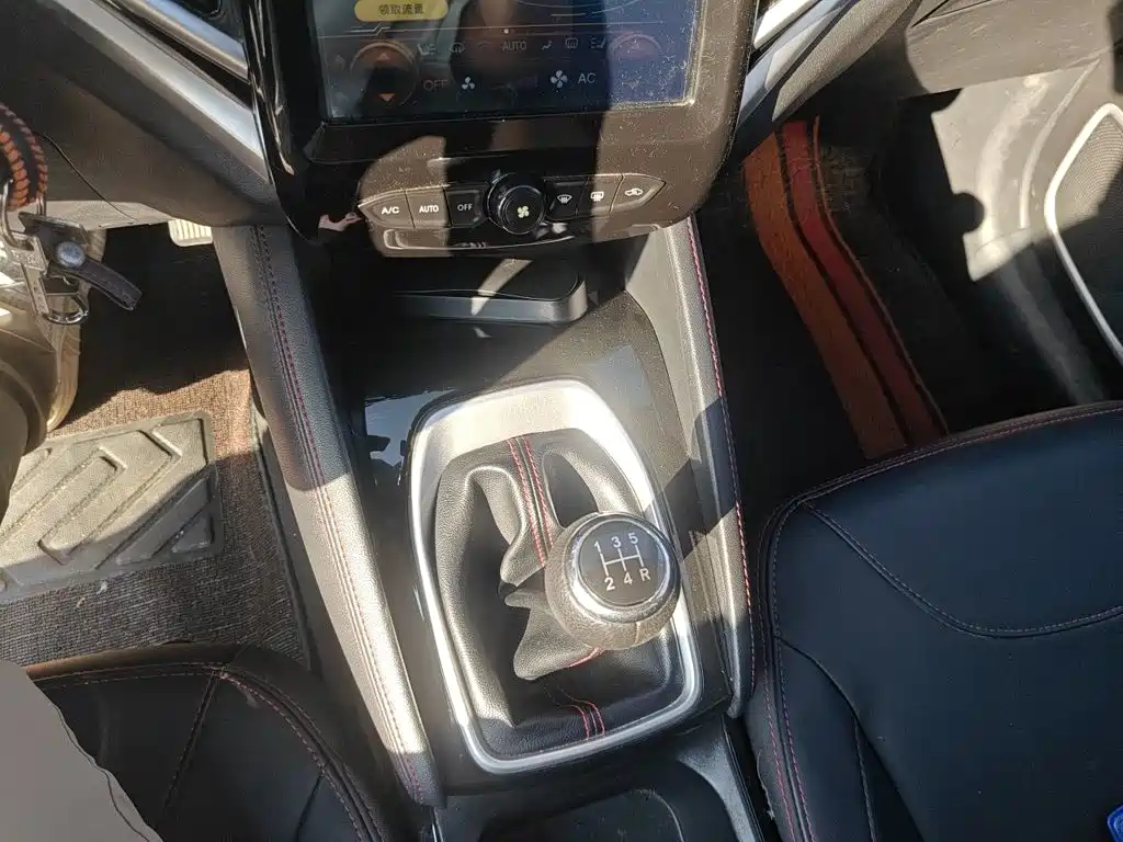 Zhonghua V3 2020 2020 1.6L Manual Comfort Starry Sky Edition