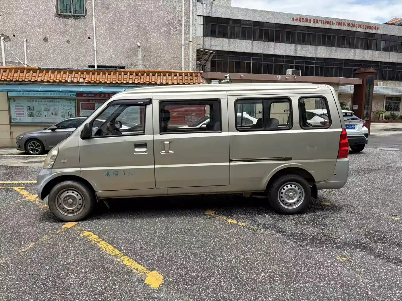 Wuling Motors Wuling Rongguang 2012 2012 1.2L Extended Base Model LJY