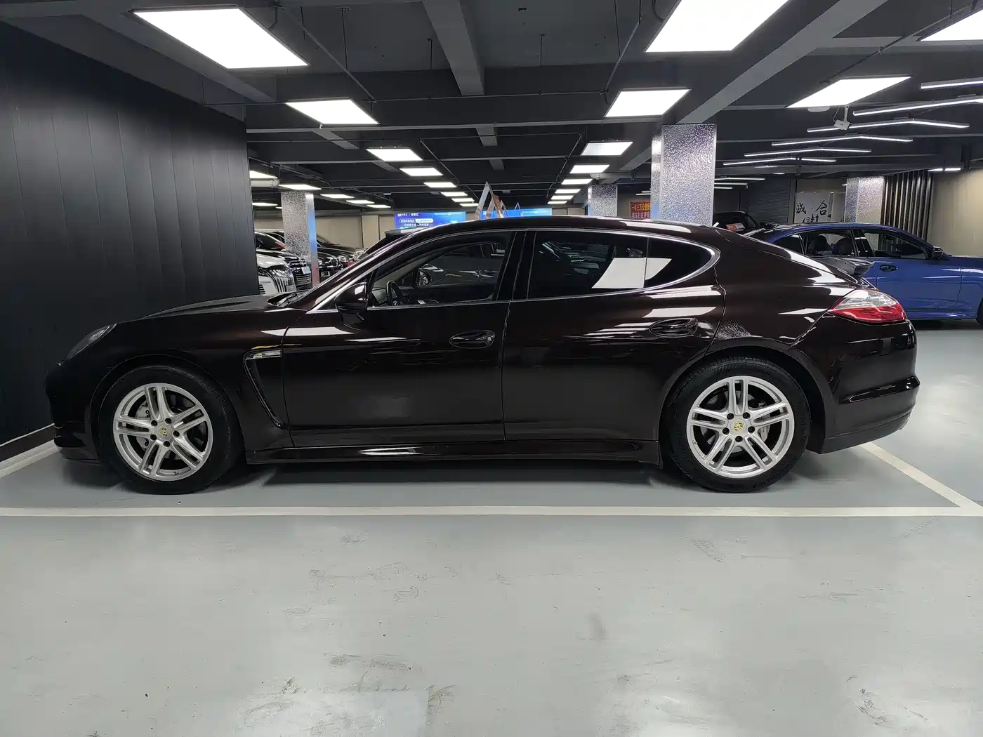 Porsche Panamera 2010 Model Panamera S 4.8L фото 17