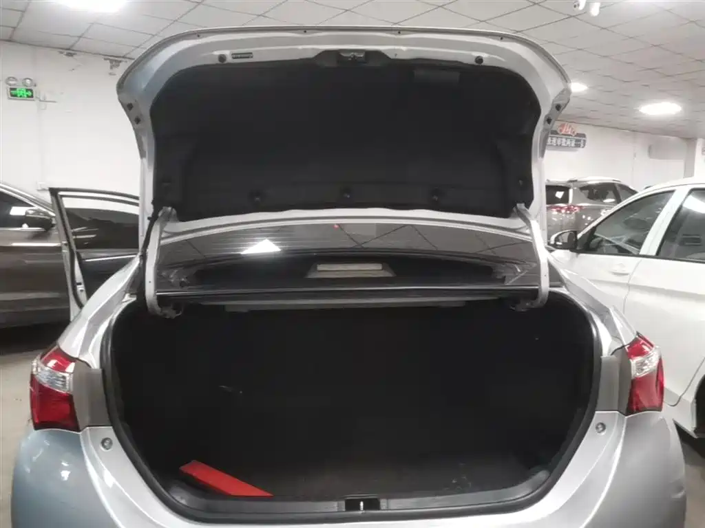 Toyota Corolla 2014 1.6L CVT GL фото 19