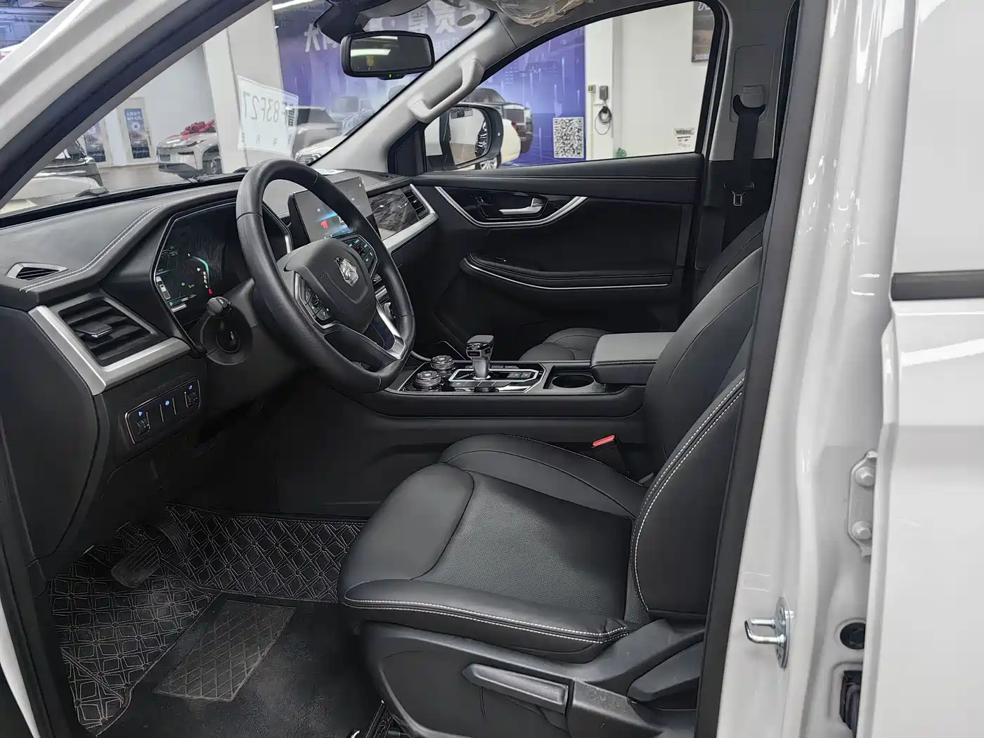 Sinotruk Bosheng 2025 2024 Commercial 2.0T Automatic Diesel 4WD Long Wheelbase Luxury Edition
