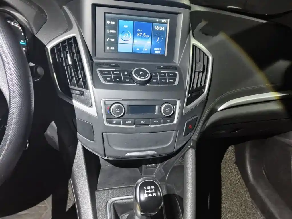 Dongfeng Aeolus Dongfeng Fengshen AX7 2015 2015 2.0L Manual Smart Joy