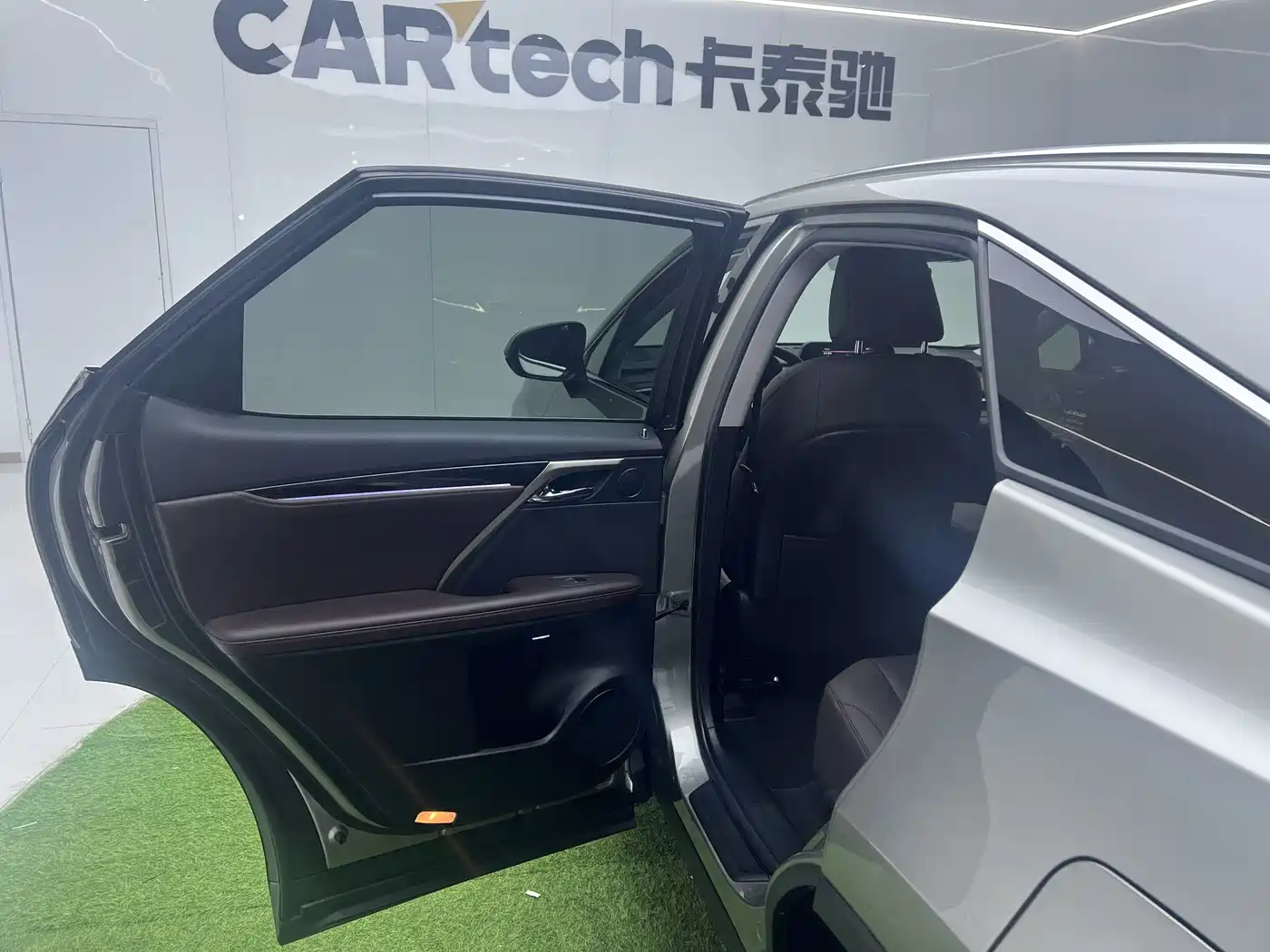 Lexus RX 2021 300 AWD Special Edition фото 26